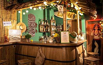 Luau tiki bar Bari