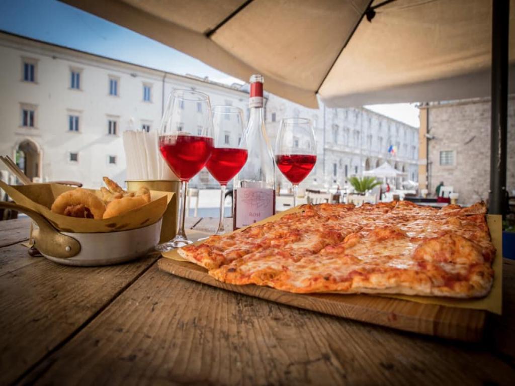 Vincè Fa La Carità A Lu Dome Ascoli Piceno