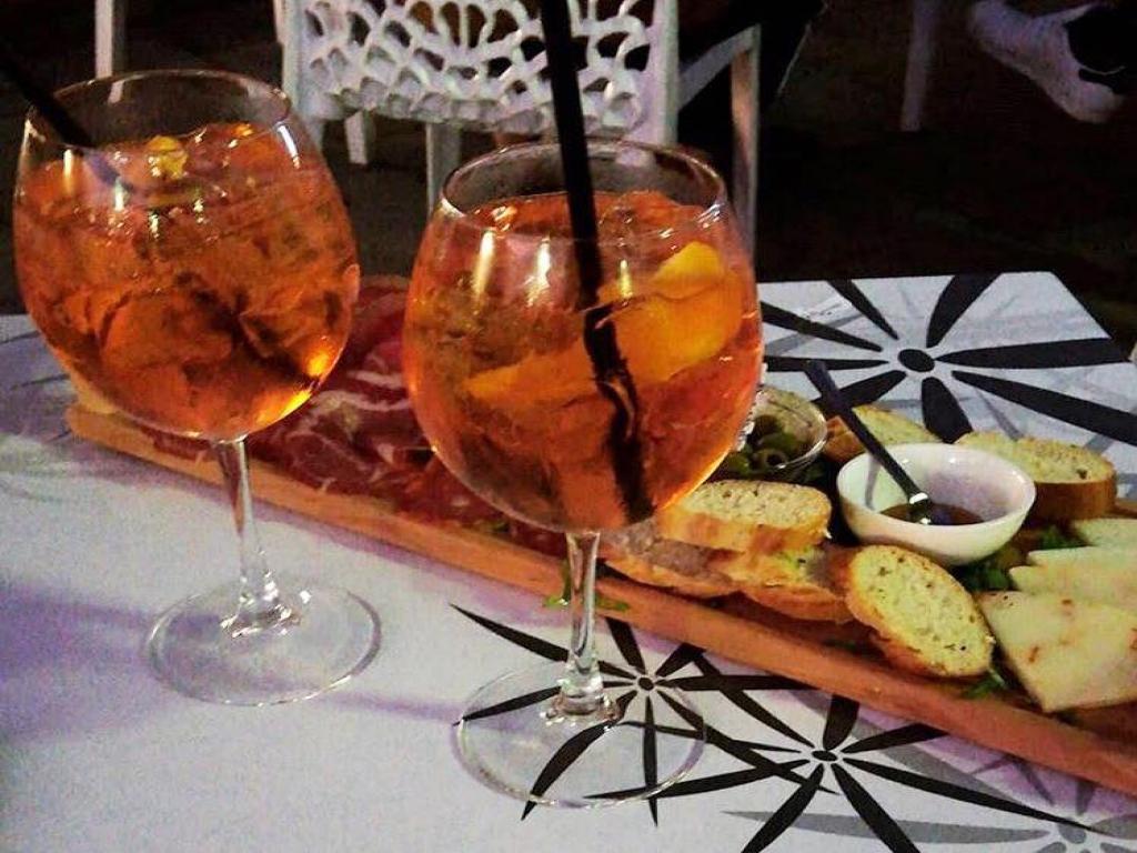 Hashtag Wine-Cocktail Bar Rende